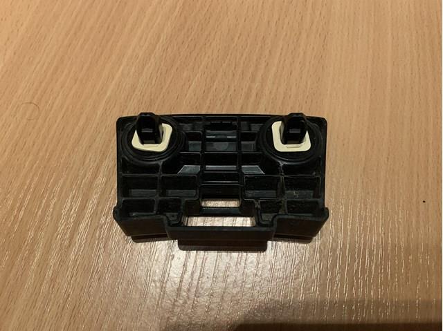 Do koszyka KB8A51U30 Mazda Wspornik błotnika tylnego