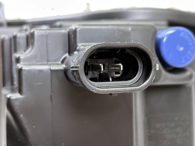 Lampa przeciwmgielna lewa LR068980 Land Rover