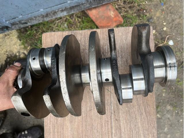  Wał korbowy silnika Volkswagen Passat 