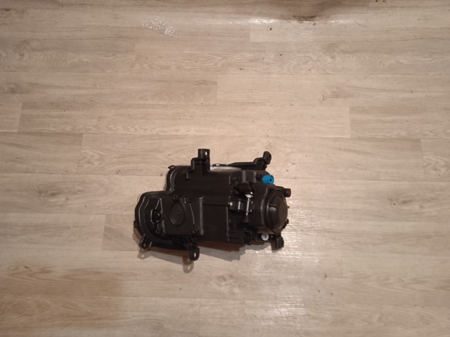 Reflektor lewy TYC 209508001N cena, od 139,53 USD