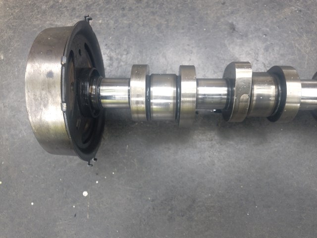 038109101R VAG Wał rozrządu silnika