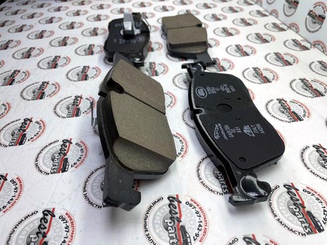 Klocki hamulcowe przednie tarczowe LR160486 Land Rover