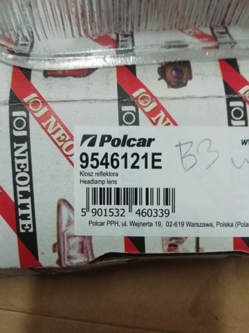 9546121E Polcar Reflektor prawy