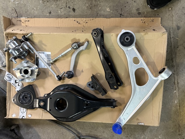 545016RA0B Nissan/Infiniti Wahacz zawieszenia przedniego dolny lewy