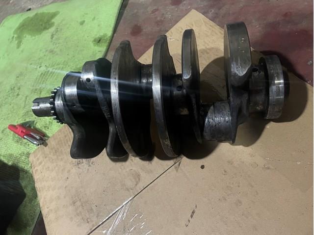 Wał korbowy silnika Volkswagen Passat B5