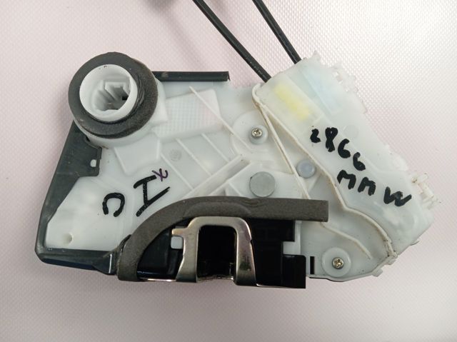 69040K0041 Toyota Zamek drzwi przednich lewych