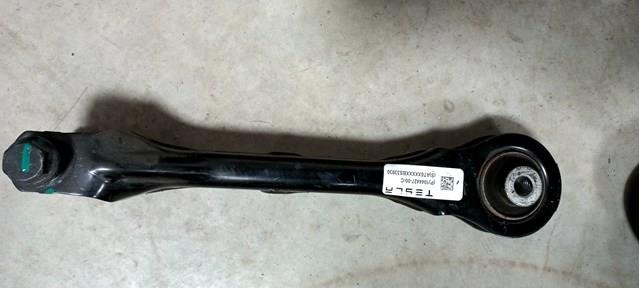Do koszyka 104442700C Tesla Wahacz (drążek) tylnego zawieszenia pozdłużny górny lewy /prawy
