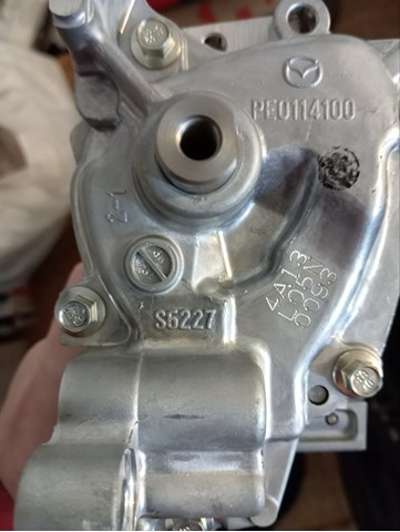 Pompa oleju Mazda PE0114100 cena, od 44,13 USD