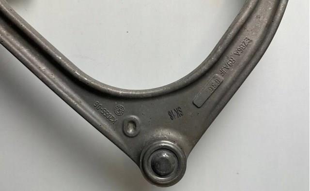 Wahacz zawieszenia przedniego prawy górny LR117884 Land Rover