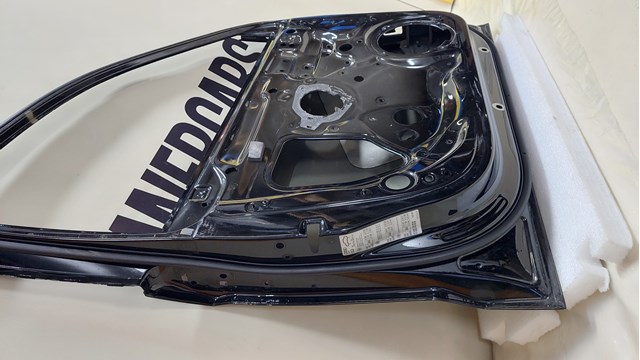 Do koszyka 8V5831051B VAG Drzwi przednie lewe