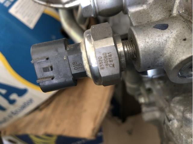 Czujnik ciśnienia oleju 8352060060 Toyota