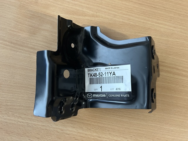 KB8A51U30 Mazda Wspornik błotnika tylnego