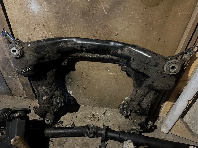 Do koszyka 4B0399313DC VAG Korpus osi przedniej