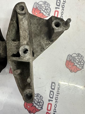 Poduszka (podpora) silnika prawa 8200437464 Renault (RVI)