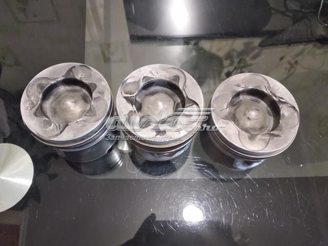 Do koszyka 11257792745 BMW Tłok, komplet do jednego cylindru, STD