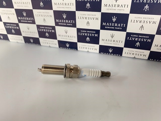 Świeca zapłonowa Maserati 310235