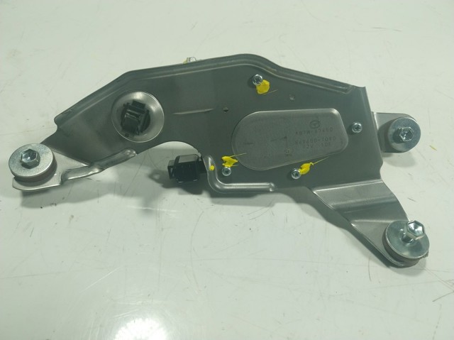 KB7W67450 Mazda Silniczek wycieraczki tylnej szyby