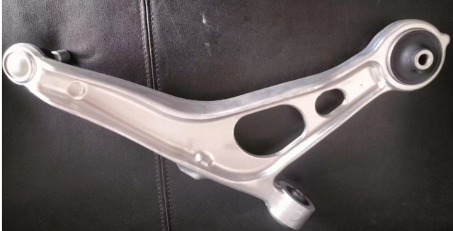 Wahacz zawieszenia przedniego dolny lewy 545016RA0B Nissan/Infiniti