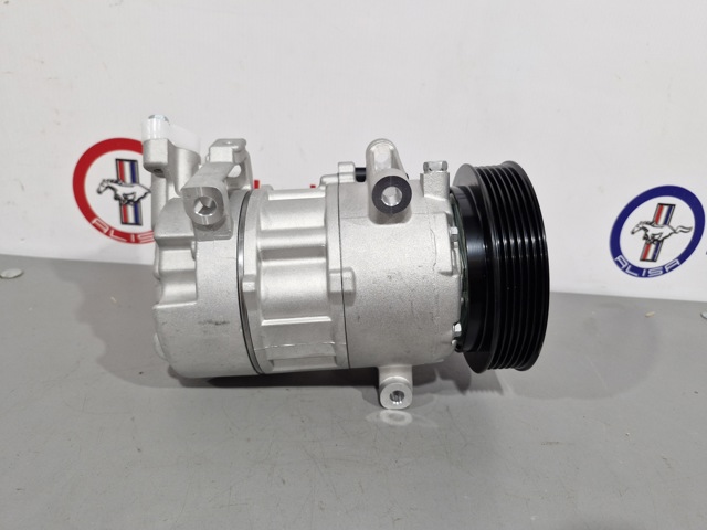 Sprężarka klimatyzacji 926000994R Renault (RVI)