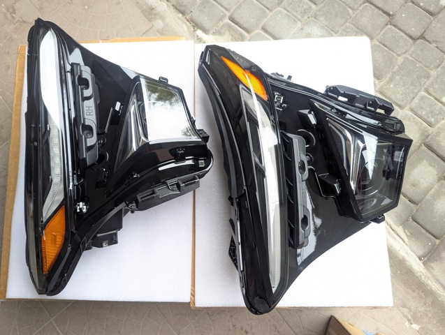 Reflektor lewy General Motors 42788713 cena, od 1607,29 USD