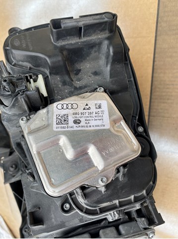 4M0941033B VAG Reflektor lewy