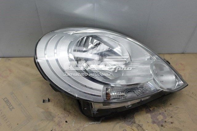 Reflektor prawy 260106220R Renault (RVI)