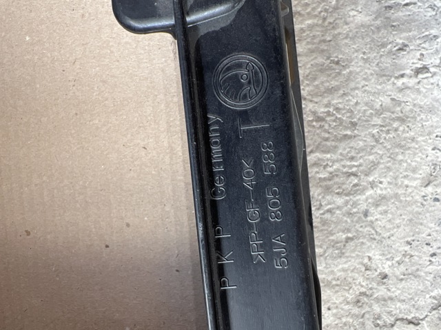 Osłona chłodnicy kompletna (panel mocowania reflektorów) VAG 5JA805588T cena, od 111,49 USD