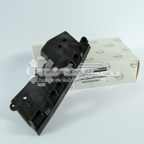 62245EM30A Nissan/Infiniti wsponik (adapter mocowania reflektora przedniego lewego)