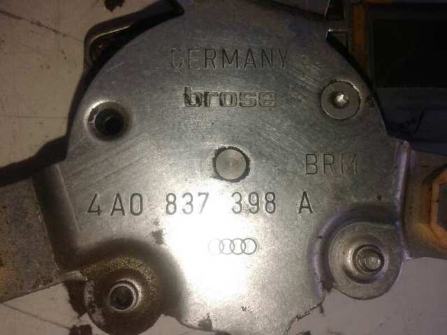 Mechanizm podnoszenia szyby drzwi przednich prawych VAG 4A0837398A