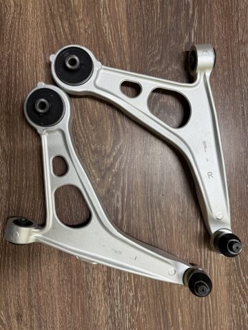Wahacz zawieszenia przedniego dolny prawy Nissan/Infiniti 545006RR0B