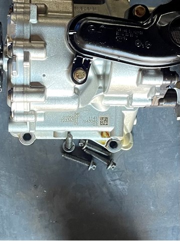 Do koszyka Pompa oleju BMW 7  G11, G12