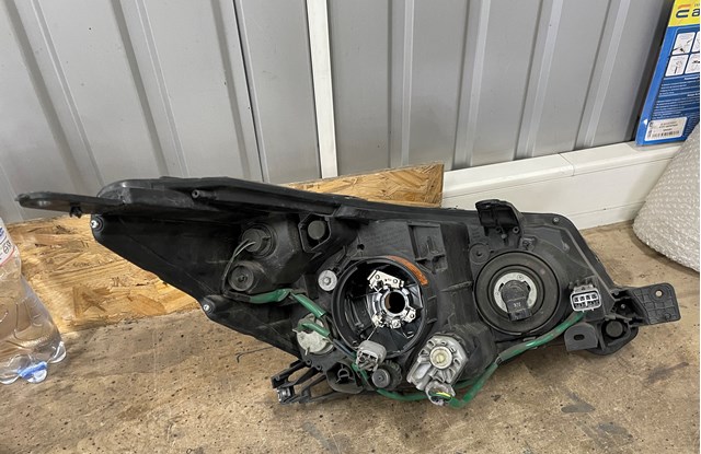 Reflektor lewy Subaru 84002SG030 cena, od 518,06 USD