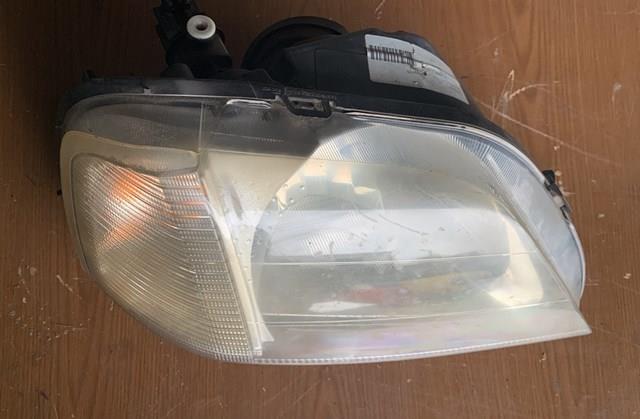 Reflektor prawy 8200211006 Renault (RVI)