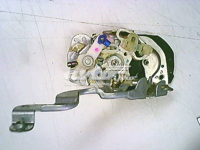 Do koszyka Zamek drzwi przednich prawych Toyota RAV4 II XA2