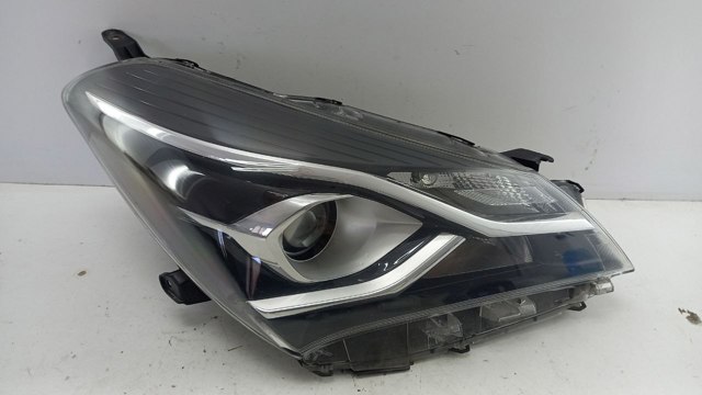 Do koszyka 811300DA30 Toyota Reflektor prawy