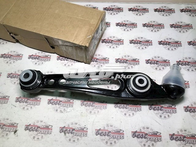 Wahacz zawieszenia przedniego dolny lewy LR078479 Land Rover