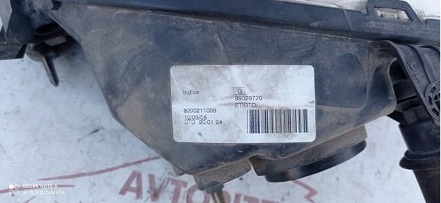 Reflektor prawy 8200211006 Renault (RVI)