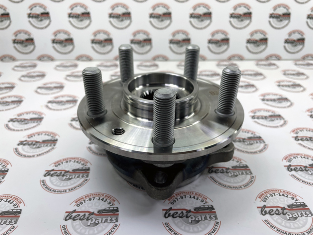 LR179002 Land Rover Piasta przednia