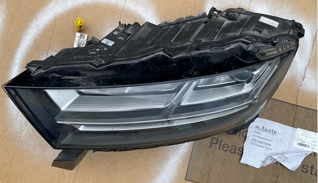 Reflektor lewy VAG 4M0941033B