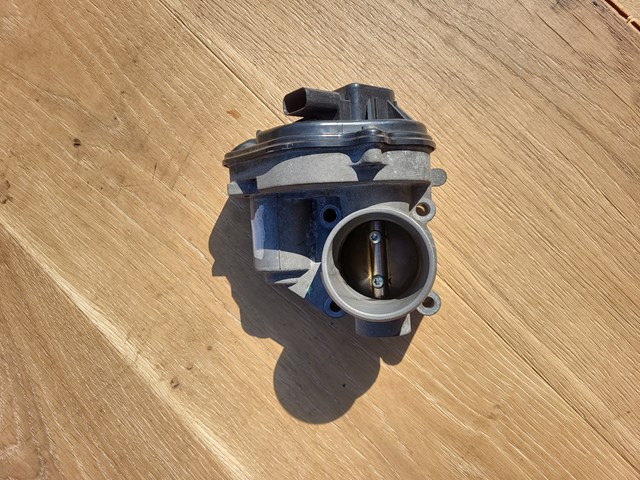 Do koszyka 2S6U9E927D Ford Przepustnica, komplet