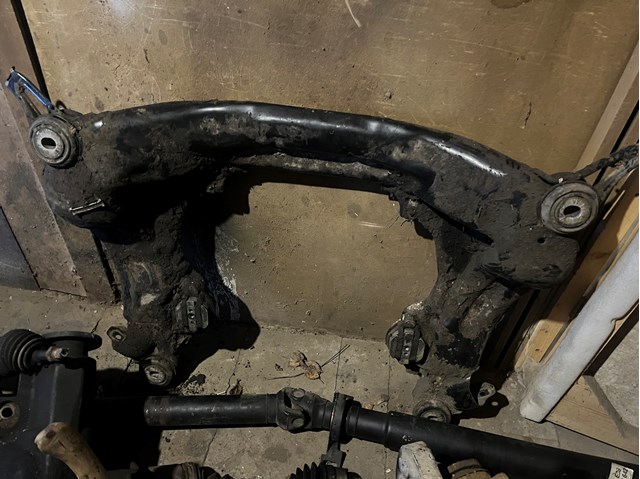 Korpus osi przedniej 4B0399313DC VAG