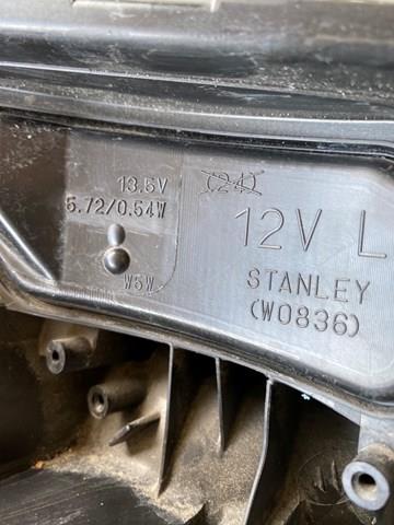 Do koszyka 8117042542 Toyota Reflektor lewy