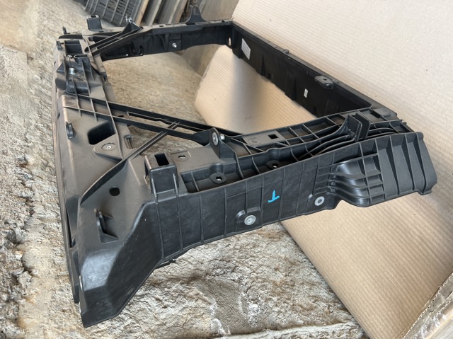 5JA805588T VAG Osłona chłodnicy kompletna (panel mocowania reflektorów)