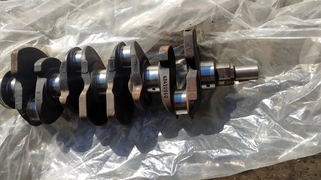 Do koszyka Wał korbowy silnika Toyota Corolla  E12