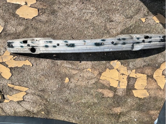 Wzmocnienie zderzaka przedniego BMW 5 