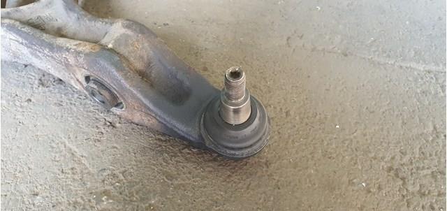 UR6134300B Mazda Wahacz zawieszenia przedniego dolny prawy