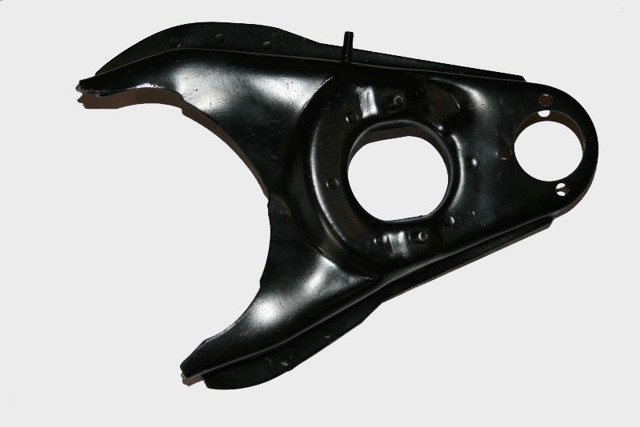  Wahacz zawieszenia przedniego dolny lewy ВАЗ 2105 