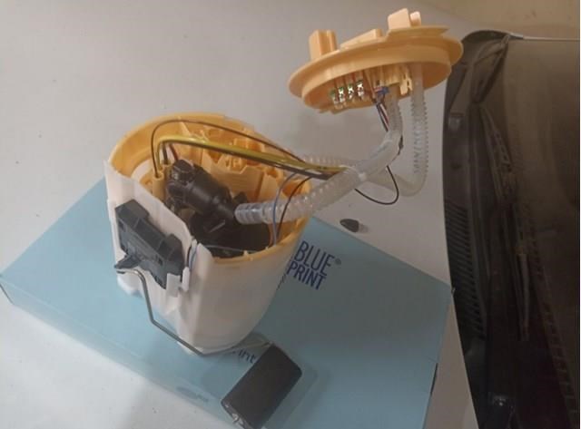 Moduł pompy paliwowej z czujnikiem poziomu paliwa Mercedes A 