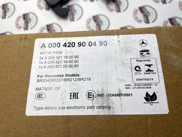 Klocki hamulcowe przednie tarczowe A000420900490 Mercedes