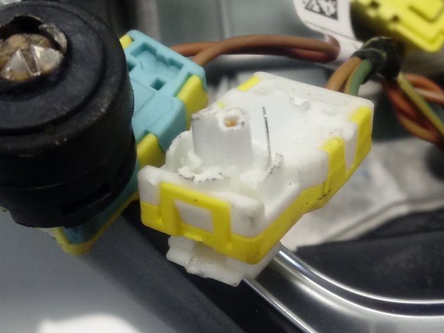 98105487AU Peugeot/Citroen Kierownica